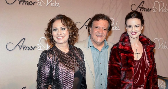 Eliane Giardini (Ordália), Luis Melo (Atílio) e Carolina kasting(Gina).
